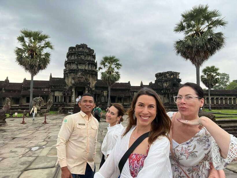 1-Day Angkor Wat Private Tour with Spanish Tour Guide. - Angkor Wat: Outer Galleries, Central Towers, and Myth in Stone