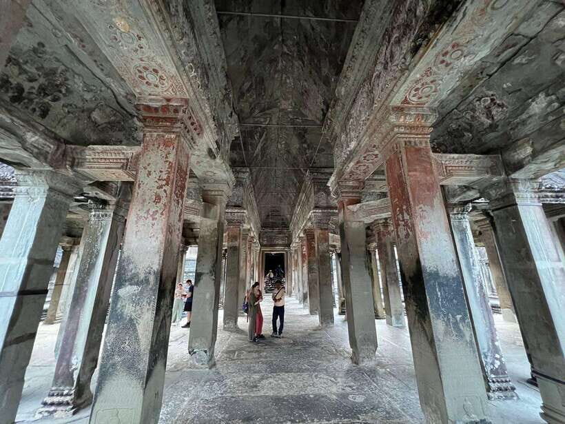 1-Day Angkor Wat Private Tour with Spanish Tour Guide. - South Gate of Angkor Thom and Bayon: The 54 Statues and the Smiling Faces