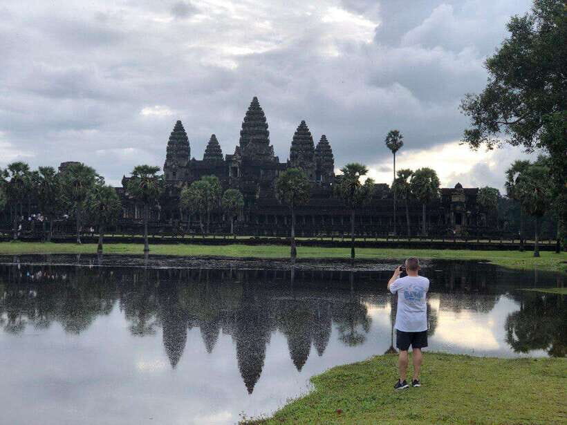 1-Day Angkor Wat Private Tour with Spanish Tour Guide. - Lunch Break Around 1:00 PM: A Real Reset Point