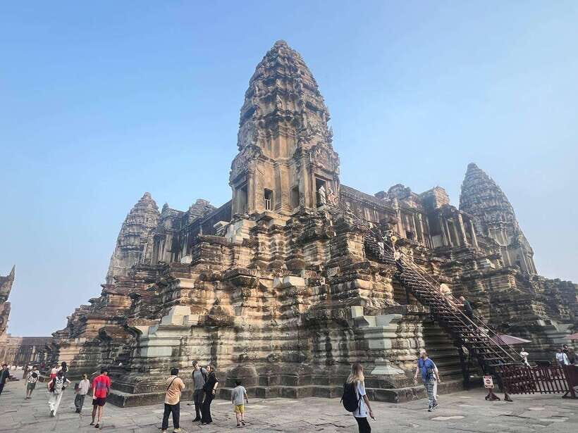 1-Day Angkor Wat Private Tour with Spanish Tour Guide. - Ta Prohm at 2:00 PM: The Jungle Takes Over