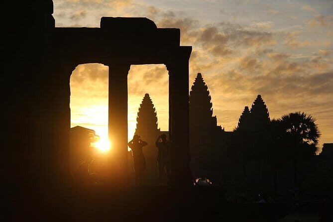 1 Day Angkor Wat with Sunrise Tour - Getting Started: Meeting Point, Transport, and What to Expect