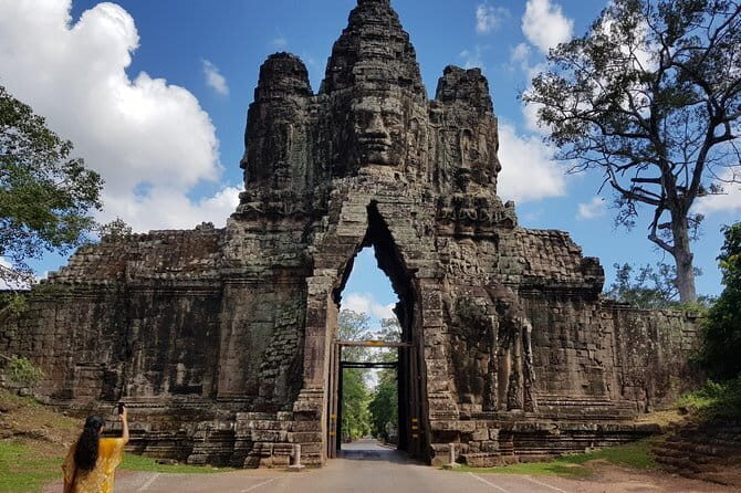 1 day special Tour: Angkor Wat,Bayon,Ta Prohm, Bantey srei and Beng Mealea - Why this one-day Angkor circuit makes sense in real life