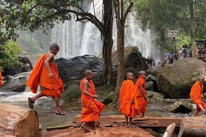 1 day special Tour: Angkor Wat,Bayon,Ta Prohm, Bantey srei and Beng Mealea - Stop 1: Beng Mealea’s jungle ruins and the feeling of exploration