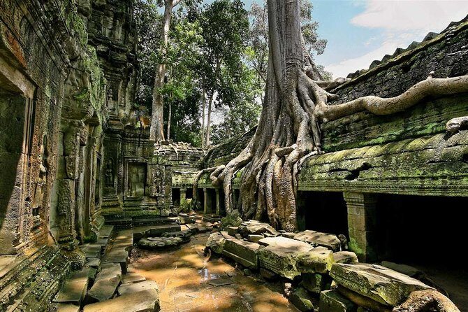 1day private tour all main temple in Angkor,sunset at TonleSap floating village - Entering Angkor Wat: The Biggest Temple First