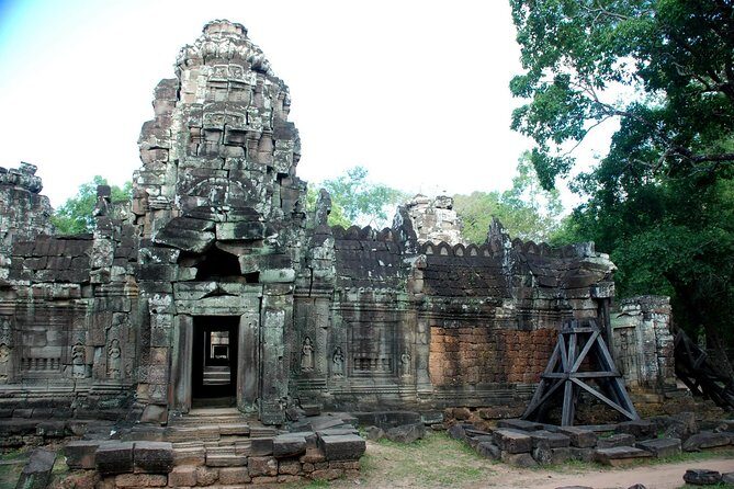 2-Day Angkor Wat & Tonle Sap Tour - Day 1: Angkor Thom, Bayon faces, and the stones that feel alive