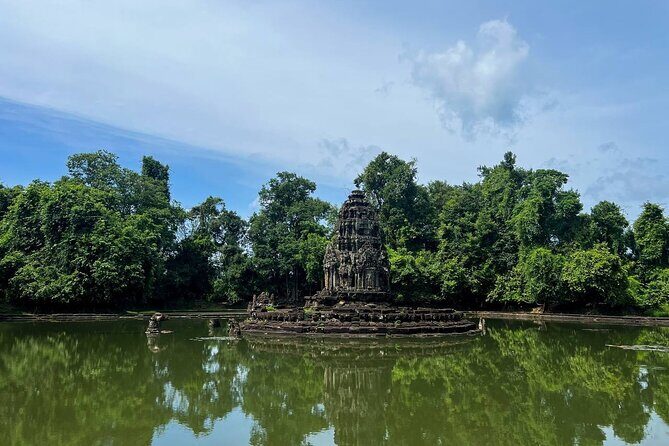 2-Day Angkor Wat Tour with Banteay Srei and Floating Village - Guides, vehicles, and the little things that make Angkor work