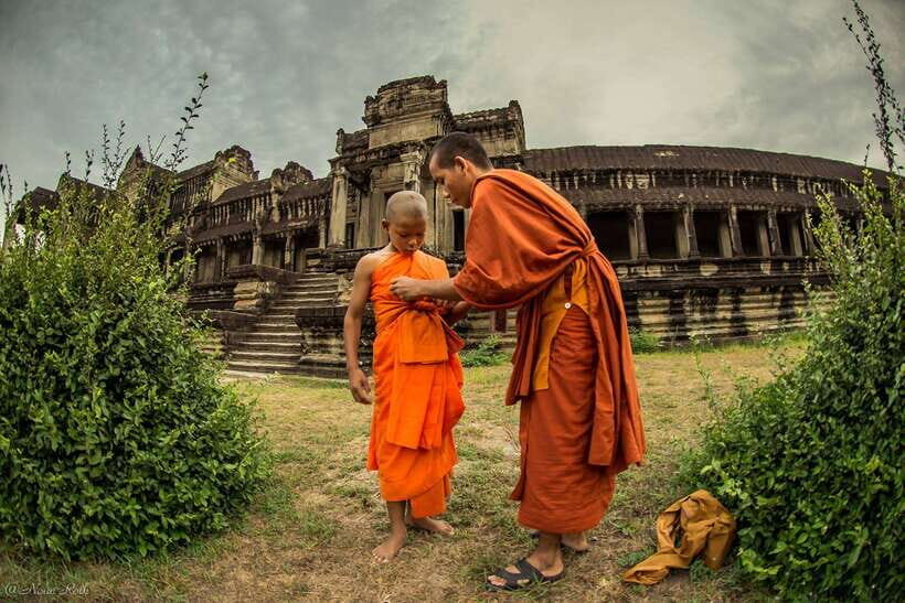 2-Day Angkor Wat With Small, Big Circuit & Banteay Srei Tour - Banteay Srei: pink sandstone at Ladies Temple and the temples around it