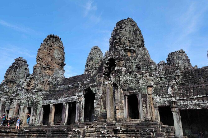 2-Day Phnom Penh to Siem Reap and Angkor Wat Temples - Angkor Wat sunrise at 4:45am: what you gain by going early