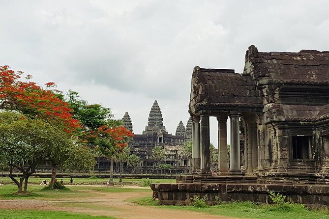 2 Day private tour: Small tour, Big tour, sunrise and sunset,floating village. - Angkor Wat at sunrise and sunset: why timing is the whole deal