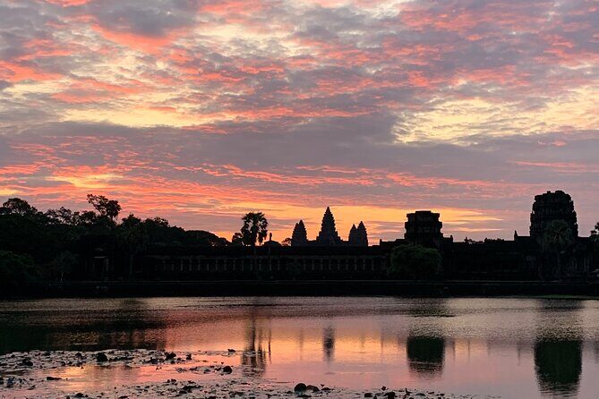 2 Days Angkor temples with Sunrise & Sunset - Your guide matters: what to look for during the tour