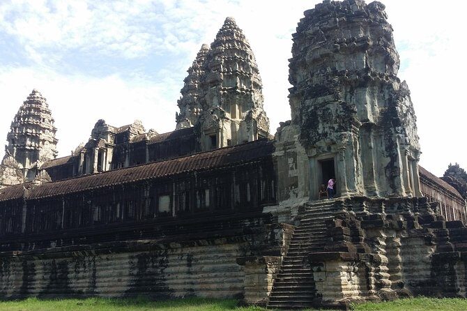 2 Days Angkor Wat Sunrise and Sunset Private Tour - Guide, Pickup, and Private-Group Comfort in Siem Reap