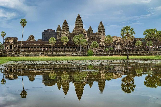 2 Days Discover Angkor Wat Complex and Cambodia's Villages Tours - Day 1: Angkor Wat, Ta Prohm Roots, and the Angkor Thom Core