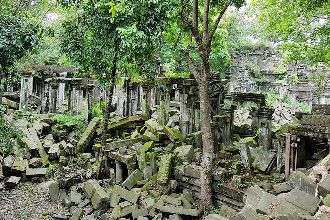 2-Days Private Tour in Angkor Sunrise, Banteay Srei and Beng Mealea Temple - Banteay Srei’s carvings: why this stop feels like a different world