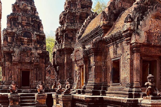 2-Days Tour (The Best Historical of Khmer Empire) - Psar Chaa Old Market and Artisans Angkor: a human break from stone