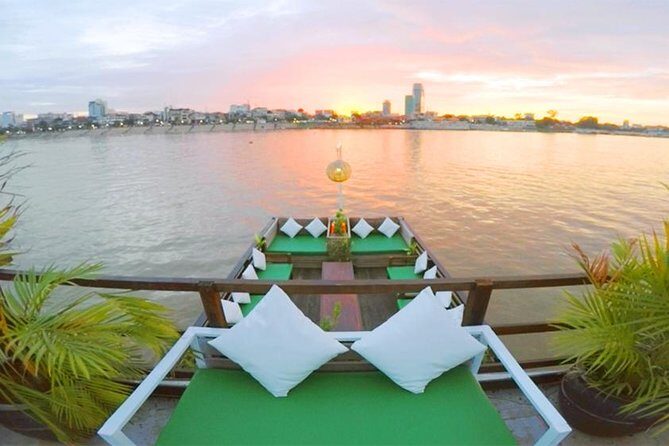 2hours Private Sunset Cruise with unlimited beer, soft drinks and Tour guide - Drinks, wine, fruit, and the right mood for a date night