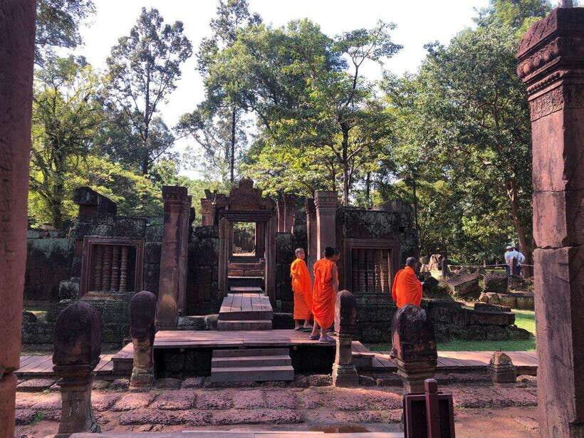 3-Day Exploring Angkor Wat & Siem Reap Highlights Tour. - Day 3: Kompong Phluk on Tonle Sap + Wat Thmei’s Khmer Rouge history
