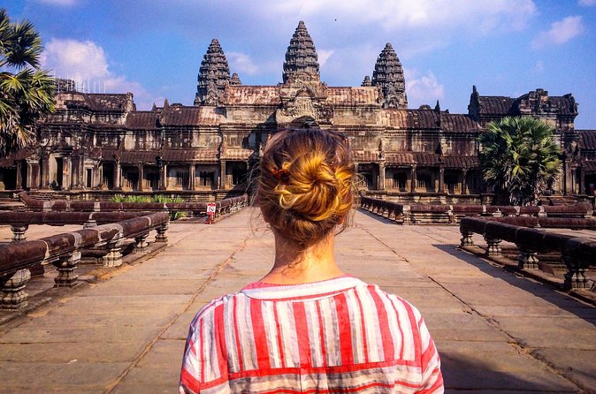 4-Day Cambodia Highlights Tour from Phnom Penh with Angkor Wat - Day 3: Tonle Sap and Kompong Phluk stilt villages