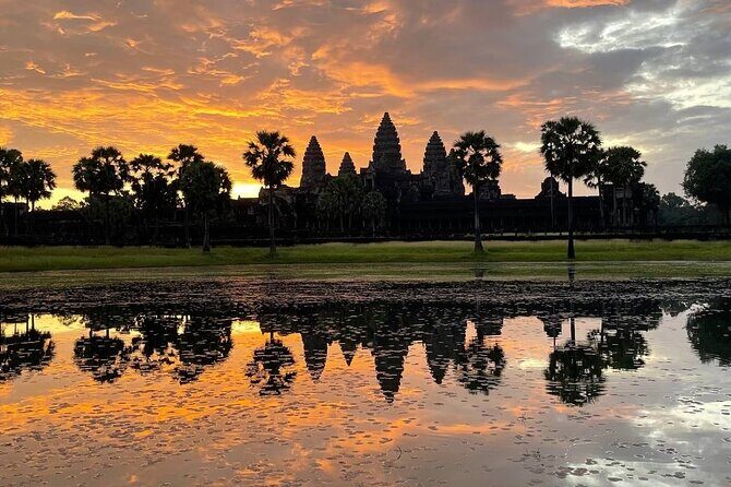 4-Day Excursion of Angkor, Koh Ker, Beng Mealea, Tonle Sap and Waterfalls - Angkor Thom Highlights: Bayon, Elephant Terrace, and the South Gate
