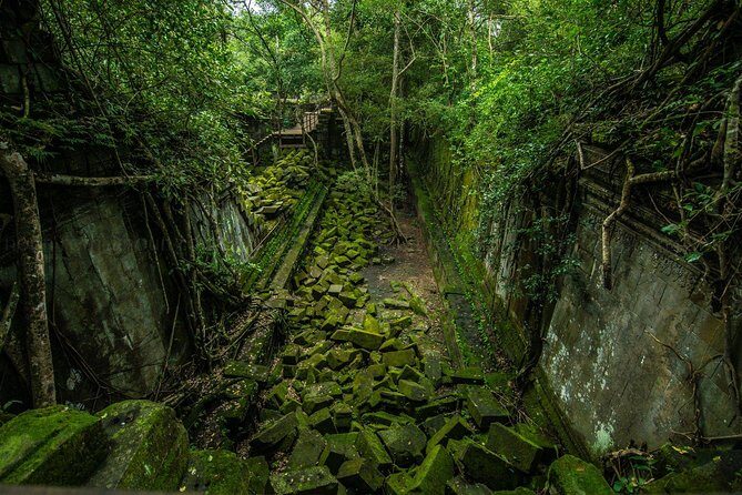 5-Day All Major Temples & Kulen Mount Waterfall & Koh Ker & Beng Mealea - Day 2: Sunrise at Angkor Wat, then the Rolous Group and Small Circuit gems
