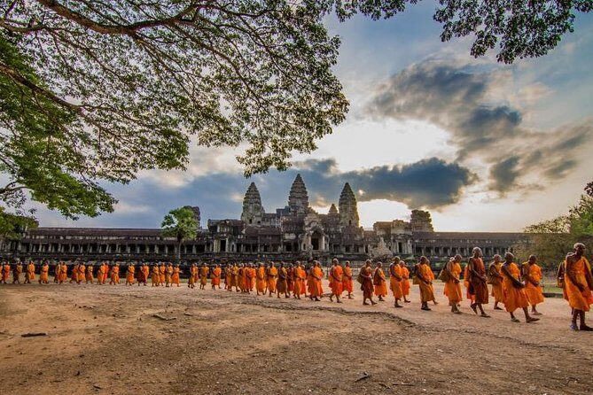 5-Day All Major Temples & Kulen Mount Waterfall & Koh Ker & Beng Mealea - Day 4: Preah Khan to Ta Prohm, then Phnom Bakheng sunset with limited access