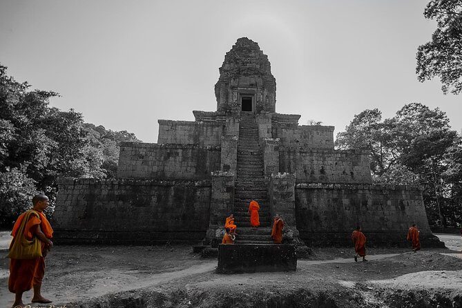 5-Day All Major Temples & Kulen Mount Waterfall & Koh Ker & Beng Mealea - Day 1: Angkor Thom South Gate to Angkor Wat, step-by-step through the royal city