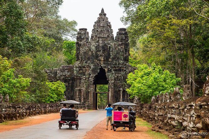 7-must See Temples in Angkor Park (Private Guided Tour) - Bayon Temple and the Magic Moment After Sunrise