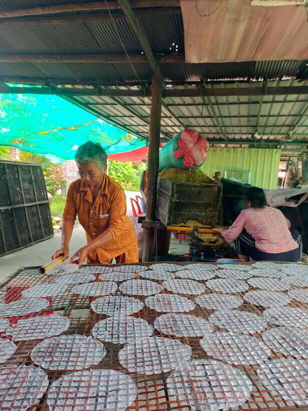 A Day TukTuk Handicrafts Bambootrain Killing&BatCaves,Sunset - Battambang by tuktuk: the day’s rhythm with Wendy and real local stories
