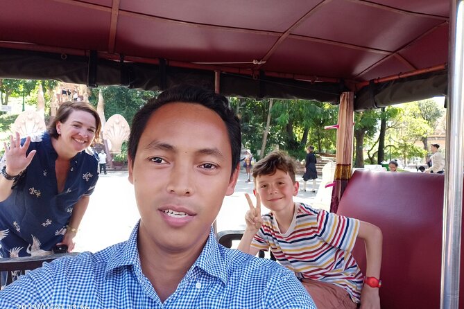 A Full Day Tour for Royal Palace, S21, Killing Fields & More - Getting around smoothly in the AC van (and why it matters)