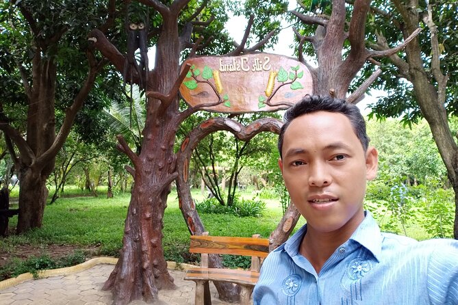 A Full Day Tour for Royal Palace, S21, Killing Fields & More - Mini stops that connect Cambodia to Vietnam and independence