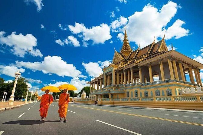 A Half Day Tour in Phnom Penh City - Tuol Sleng (S-21): Cambodia’s Dark Past, Guided Carefully