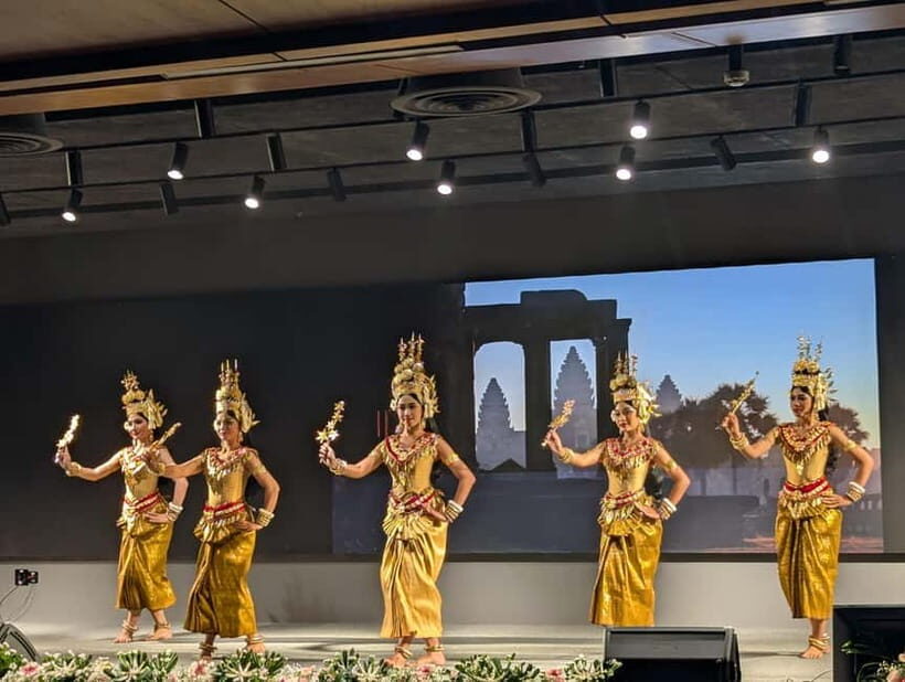 A Night To Remember: Apsara Dance Show with Buffet Dinner - The buffet: Khmer classics, Western choices, and a vegetarian section