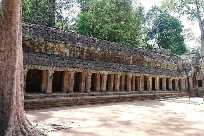 Afternoon Angkor Wat Private Tour with Sunset - Phnom Bakheng at sunset: a Shiva temple finish with mountain views