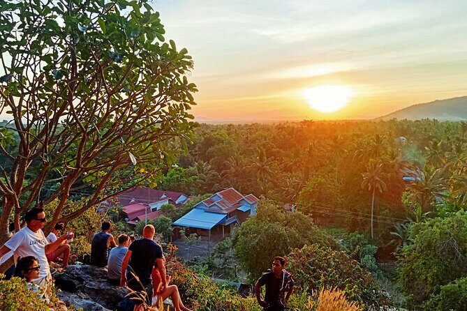 Afternoon tour to Original Bamboo train. Bat cave. Killing cave - Climbing Phnom Sampeau: killing cave and bat cave in one mountain
