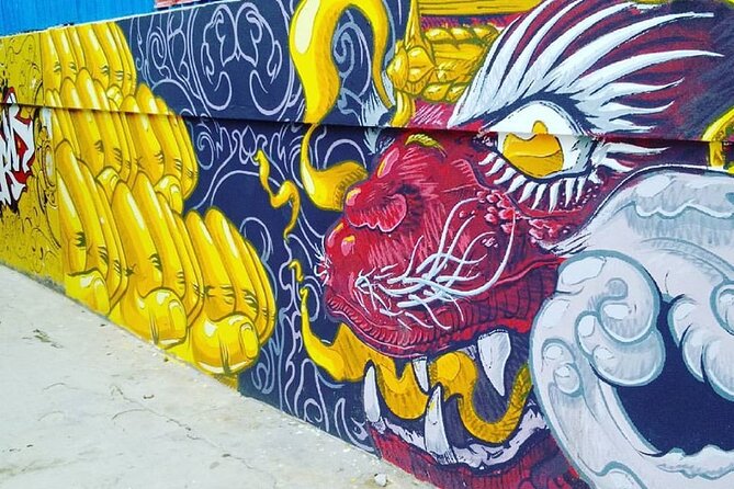 An Afternoon of Contemporary Art in Phnom Penh by Tuk Tuk - Royal Palace area: contemporary art meets street-level details