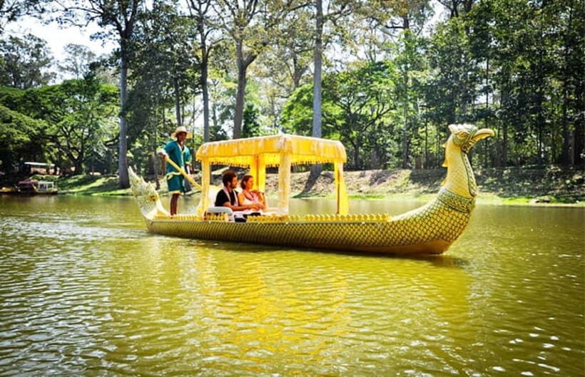 Angkor Bike tour & Gondola Sunset Boat - The countryside stretch: rice fields and small family plots