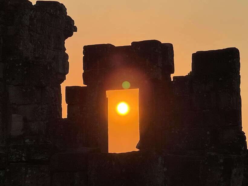 Angkor Highlights and Sunset Tour - Why the guide matters more than you think on an Angkor day