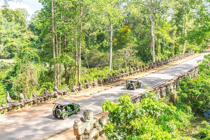 Angkor Jeep Tour Discovery - Inclusive Lunch - The best break: lunch at Srah Srang