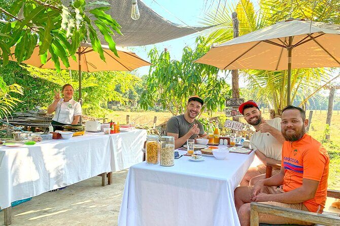 Angkor Sunrise Bike Tour - Breakfast & Lunch included - Bayon temple: smiling faces and daily life in stone