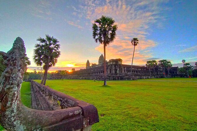 Angkor Sunrise Bike Tour - Breakfast & Lunch included - Food that keeps the day from unraveling