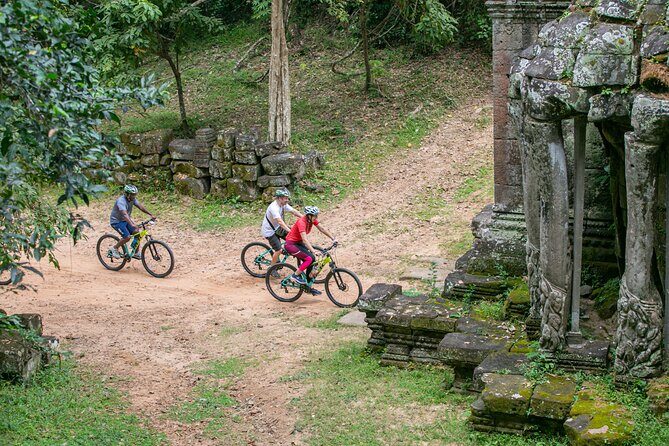 Angkor Sunrise Bike Tour / E-Bike or Tuk Tuk - Bayon Temple and the bike route behind Angkor Wat