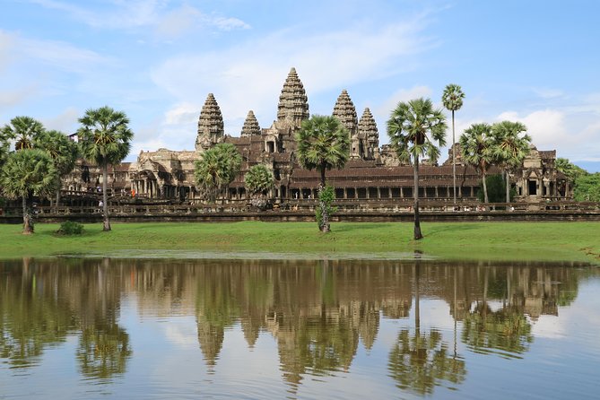 Angkor Temples Private Full-Day Tour from Siem Reap (Free Child) - Pickup, air-conditioning, and staying human before the temples