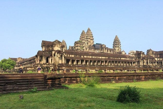 Angkor Wat 2 Days and a Half Temples & Tonle Sap-Small Group Tour - Day Two Through Angkor Thom: Eastern Gate, Bayon Faces, and Ta Prohm