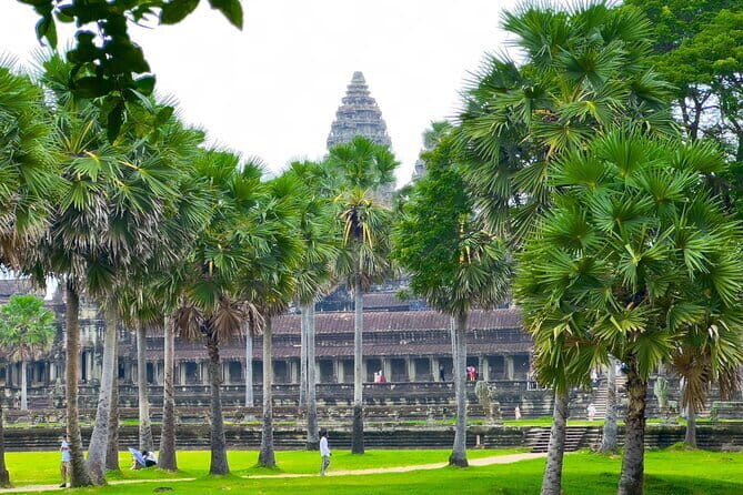 Angkor Wat 2 Days and a Half Temples & Tonle Sap-Small Group Tour - Guides and Driving: The Difference Between Seeing and Understanding