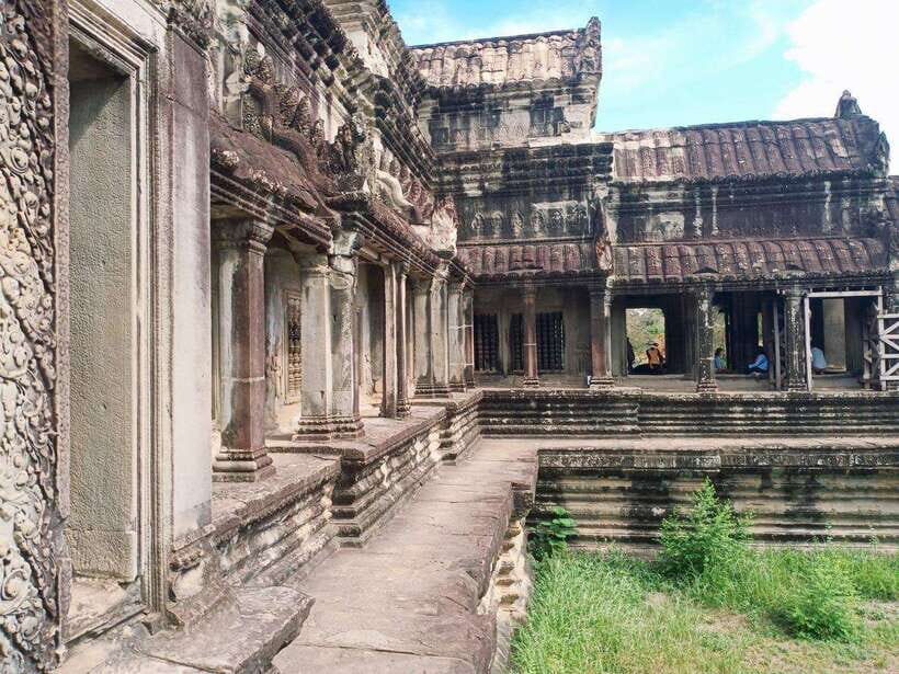 Angkor Wat, Angkor Thom, and Ta Prohm Day Trip with Sunset - Meeting in Siem Reap: pickup, pace, and what walking really means