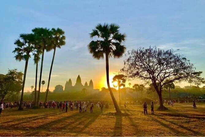Angkor Wat at Sunrise - Getting picked up before dawn in Siem Reap (and actually staying sane)