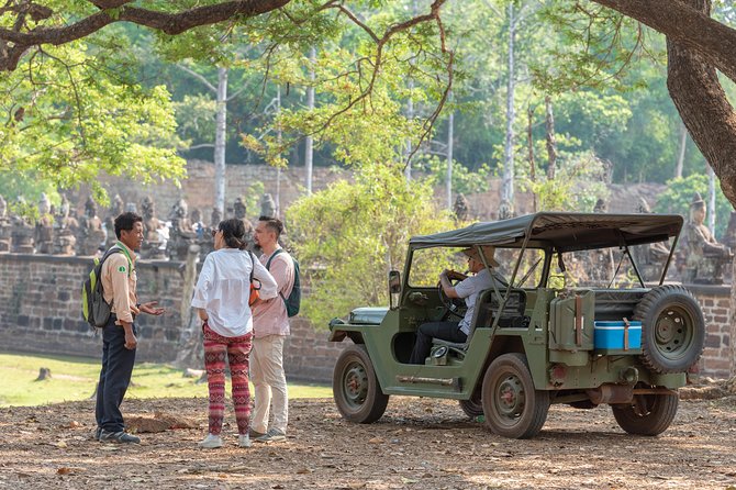 Angkor Wat by Vintage Jeep – Private Tour - Srah Srang lunch break: a pause that helps your afternoon