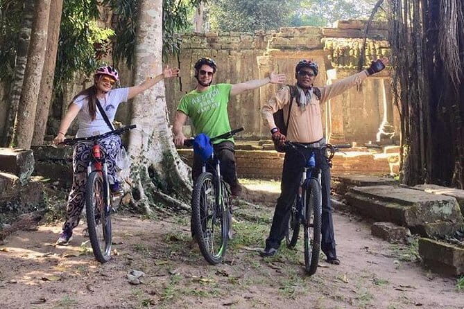Angkor Wat Cycling Tour - Bikes, helmets, and pace control with Mr K