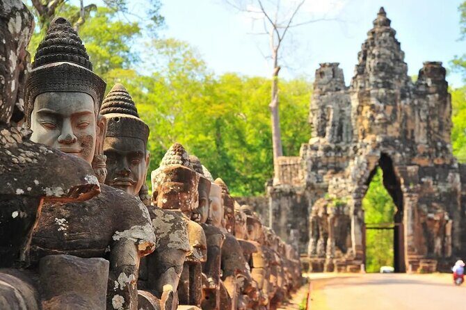 Angkor Wat full Day 'Small Group with sunset & Tour Guide - Ta Prohm: the movie-famous jungle temple