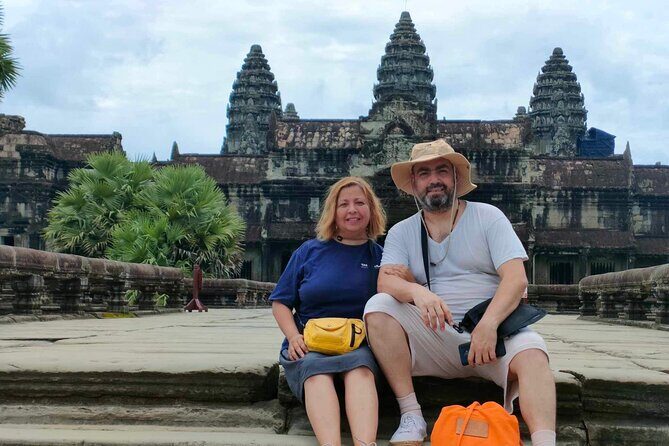 Angkor Wat full Day 'Small Group with sunset & Tour Guide - Phnom Bakheng sunset: the view you’re paying for