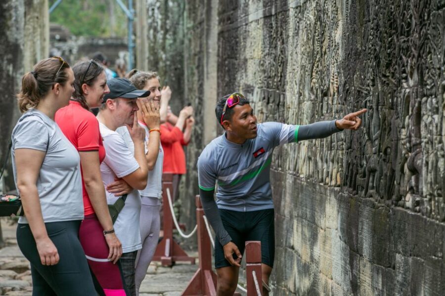 Angkor Wat: Guided Sunrise Bike Tour w/ Breakfast and Lunch - Srah Srang Breakfast: Fuel in a Scenic Pocket